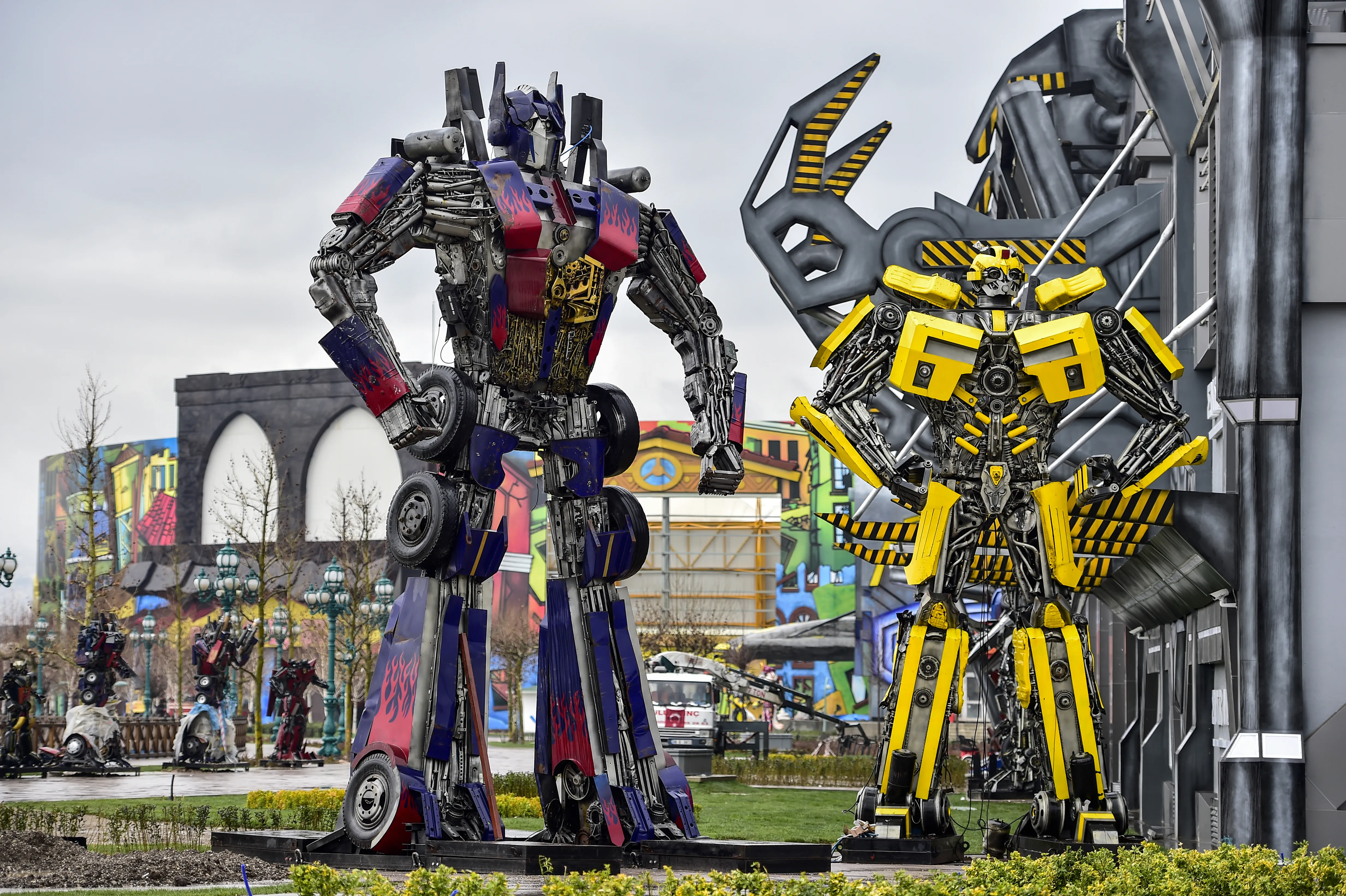 Giant Transformers robots - Optimus Prime and Bumblebee